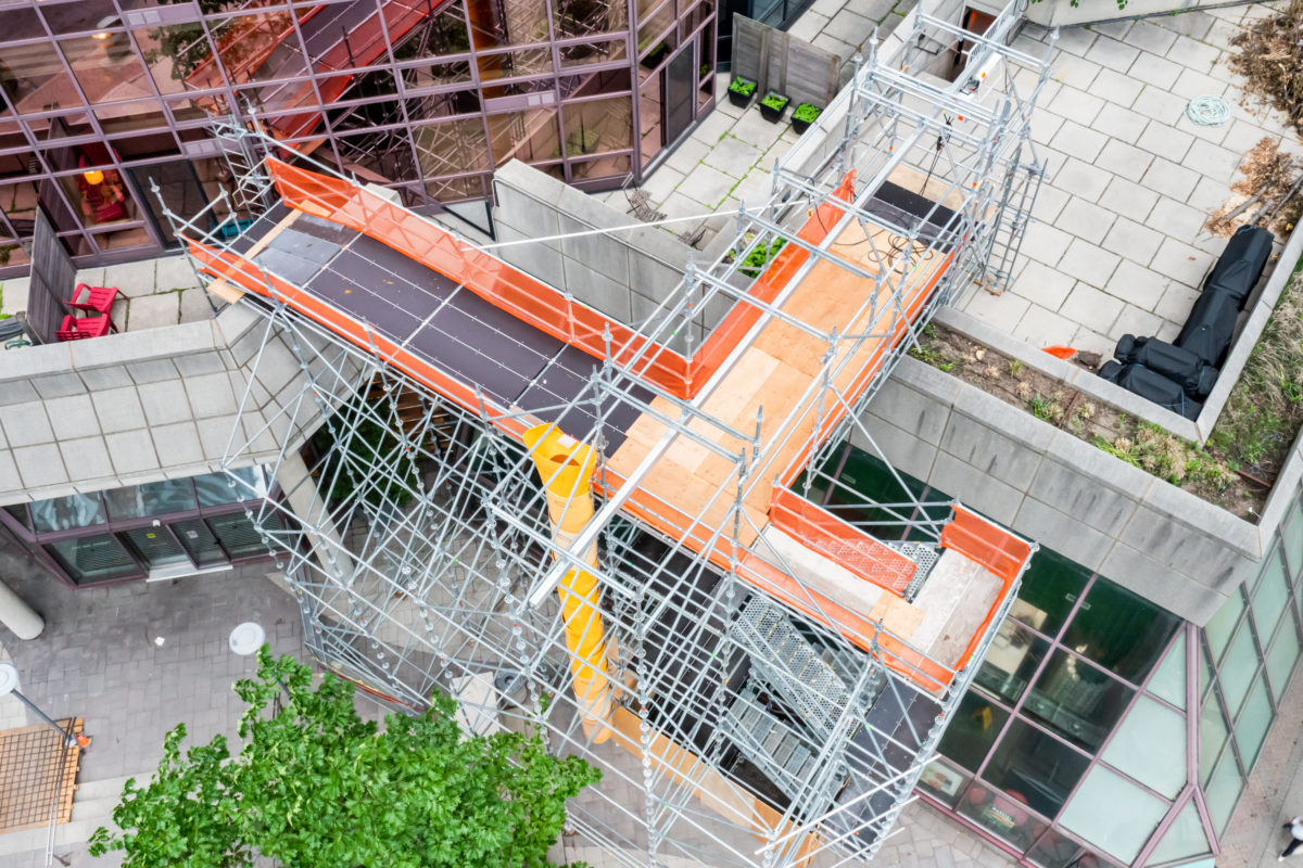 Green roof scaffold access